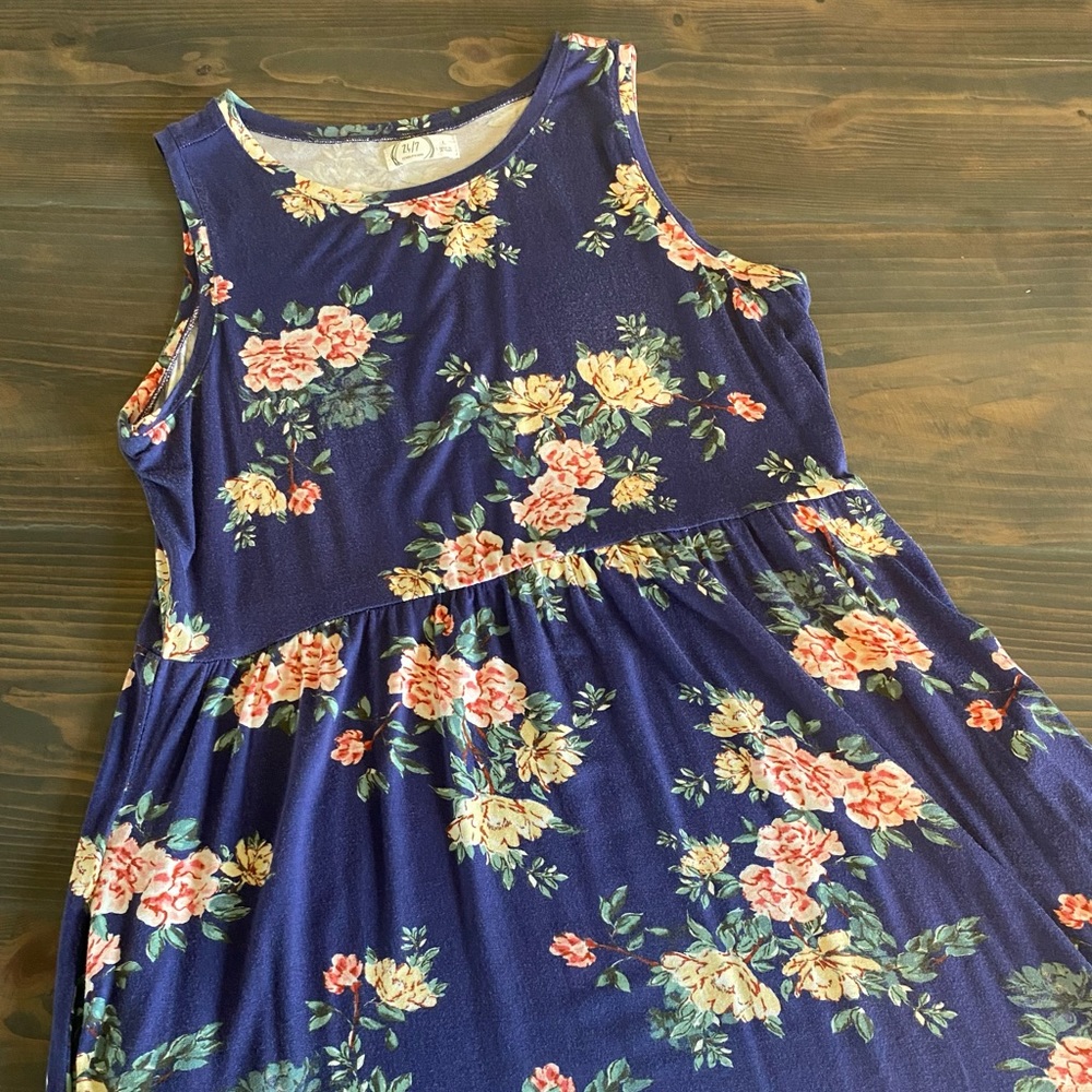 Like New Maurices 24/7 Blue Floral Dress. Size Large.